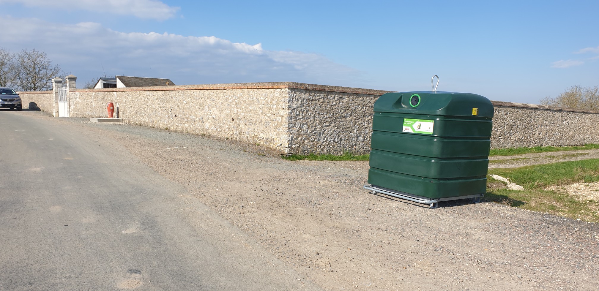 Un nouveau container à verres installé